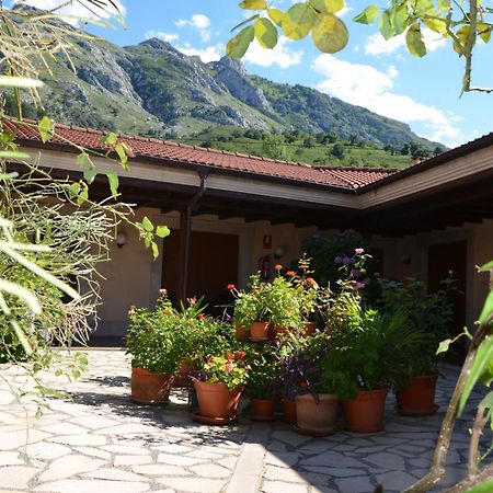 Hotel Arenas De Cabrales- Apartamentos Exterior foto